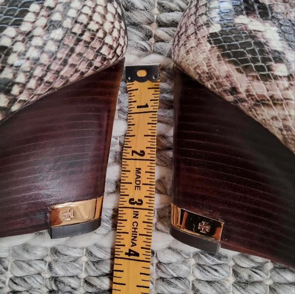 Tory Burch Astoria Snakeskin Wedge Shoes Size 6